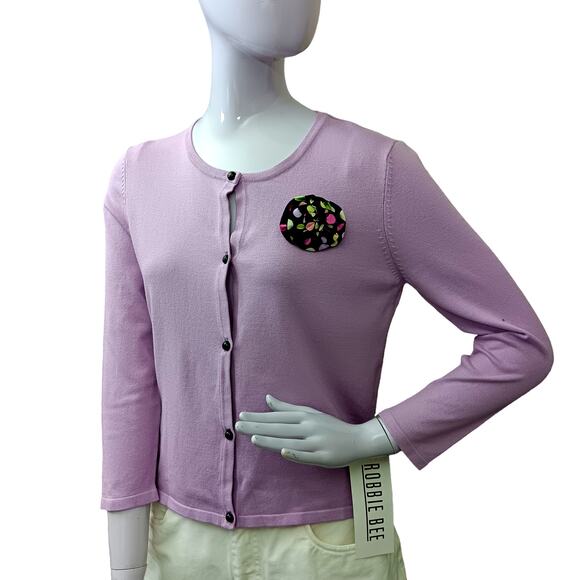 Retro Pin Up Robbie Bee Sweater Top Size 6 Lilac Accent Flower Removable Pin NWT - Picture 1 of 12